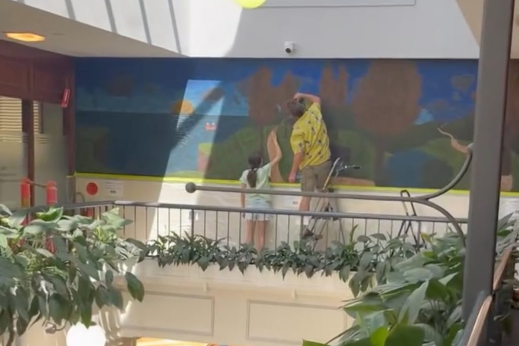 Grand Prize winner Nevaeh Dewhurst from Mittagong Public School working with professional chalk artist Rudy Kistler on the Gallery Level chalk mural at Springett’s Arcade.